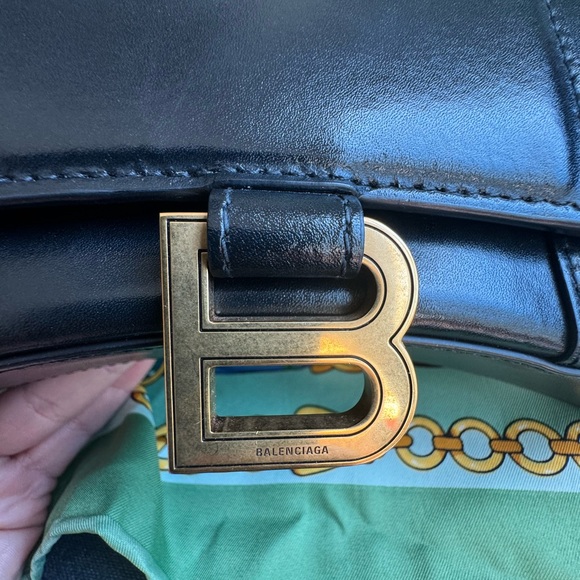 Authentic Balenciaga Hourglass Wallet on chain - Picture 3 of 11